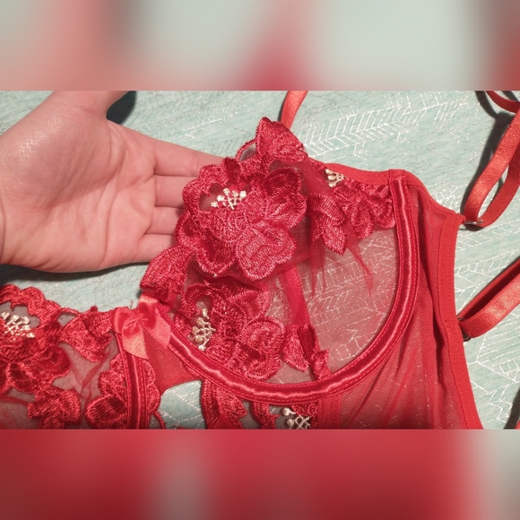 Strappy Floral Lingerie Bra - Picture 4 of 4